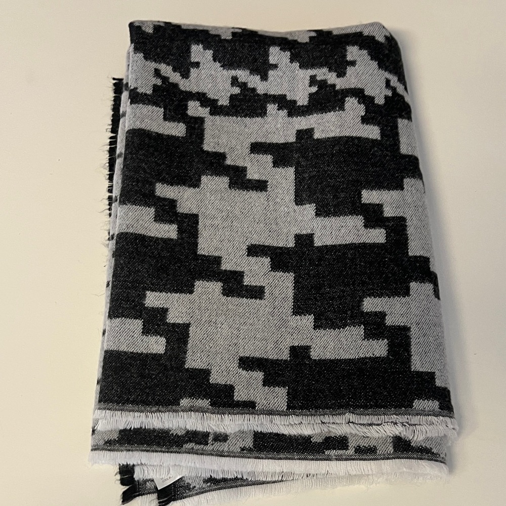 Collection 18 Black and Gray Patterned Scarf